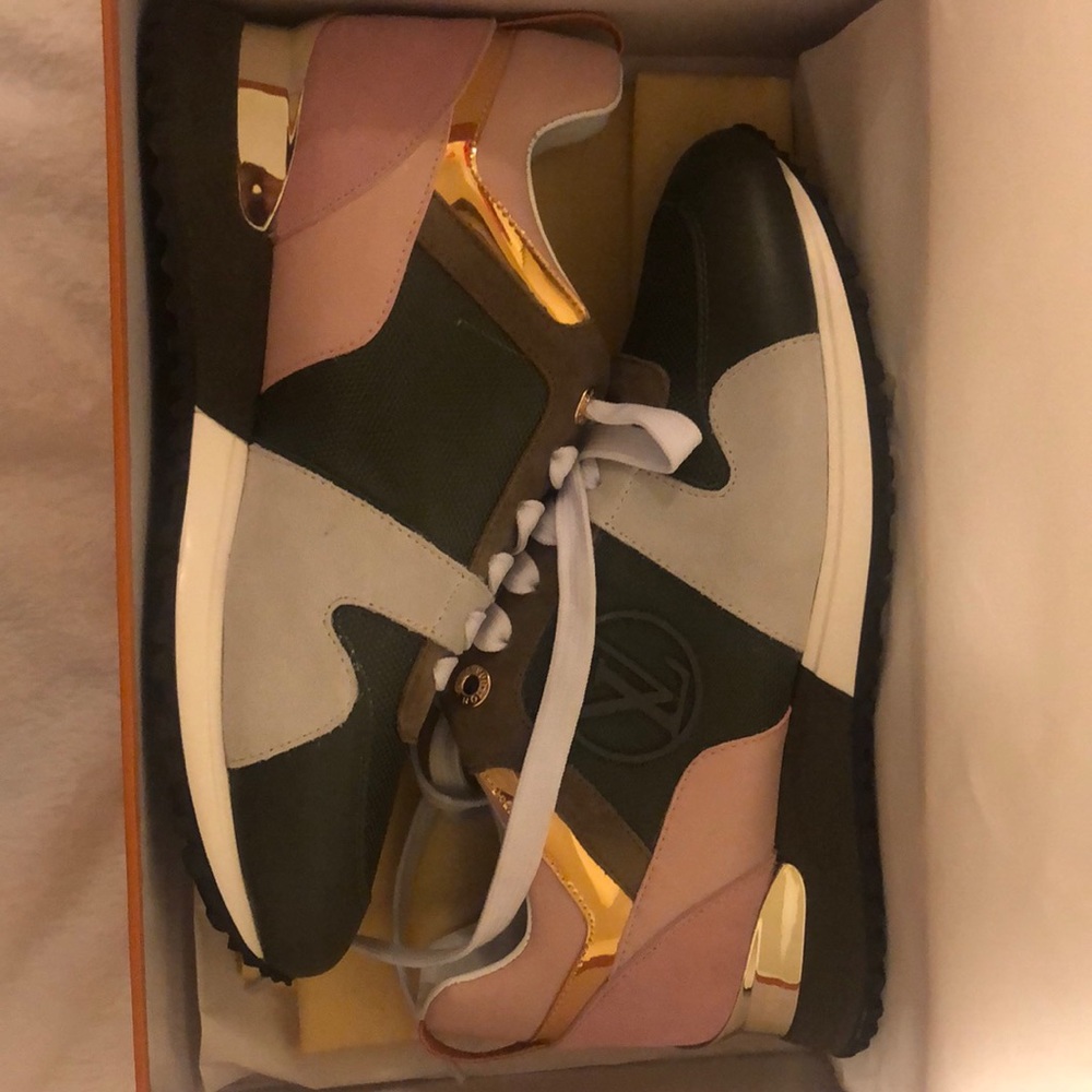 Shoes that have never been Worn - Picture 2 of 3